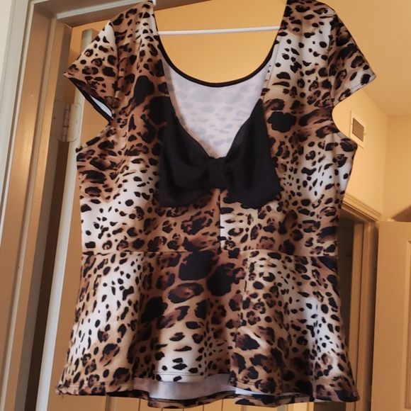 Leopard top/ low bow back - Picture 2 of 2